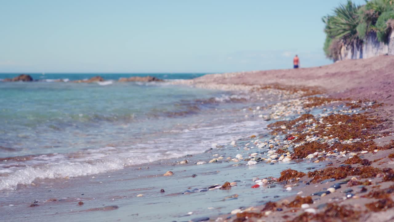 스페인 남부 미하스의 슬로우 모션 해변 파도