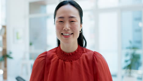 사무실에 있는 아시아 여성의 얼굴, 디자이너, 미소