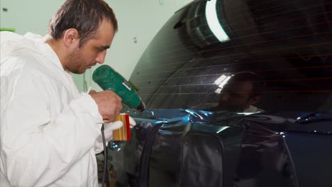 applying vinyl wrap to a car's rear window
