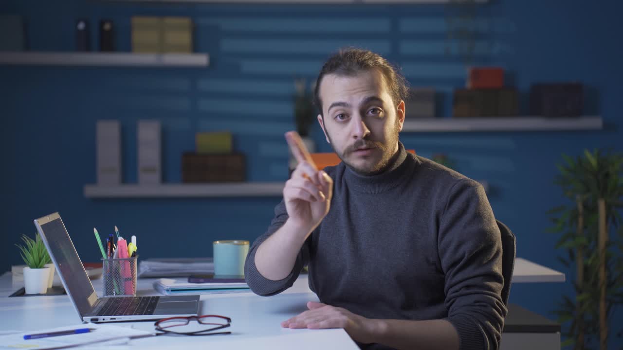 hombre de negocios que se opone a la energía negativa y la falta de moral.