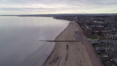 volando alto sobre la playa de portobello