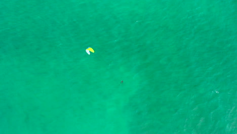 Antenne-Des-Drachenboarders-In-Der-Bucht-Von-Kailua