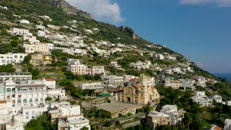 Pfarrkirche-San-Gennaro-Mitten-In-Praiano