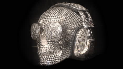 increíble cráneo cubierto de diamantes con auriculares y gafas de sol