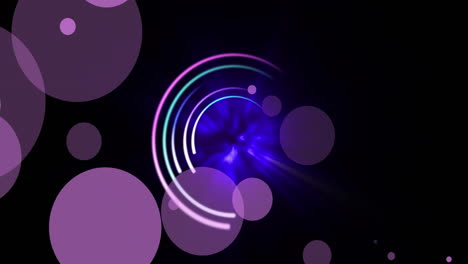 animaciones de formas brillantes azules y púrpuras en movimiento sobre un fondo negro