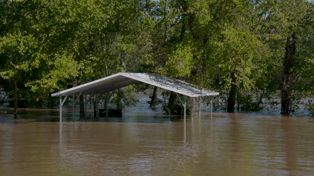 disparos de inundación del río del huracán florencia