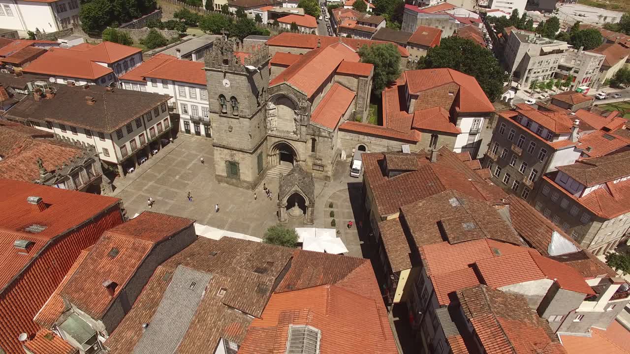 paisaje urbano aéreo de guimaraes, portugal