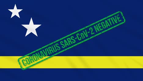 curaçao balanceando la bandera con el sello verde de la libertad del coronavirus, bucle