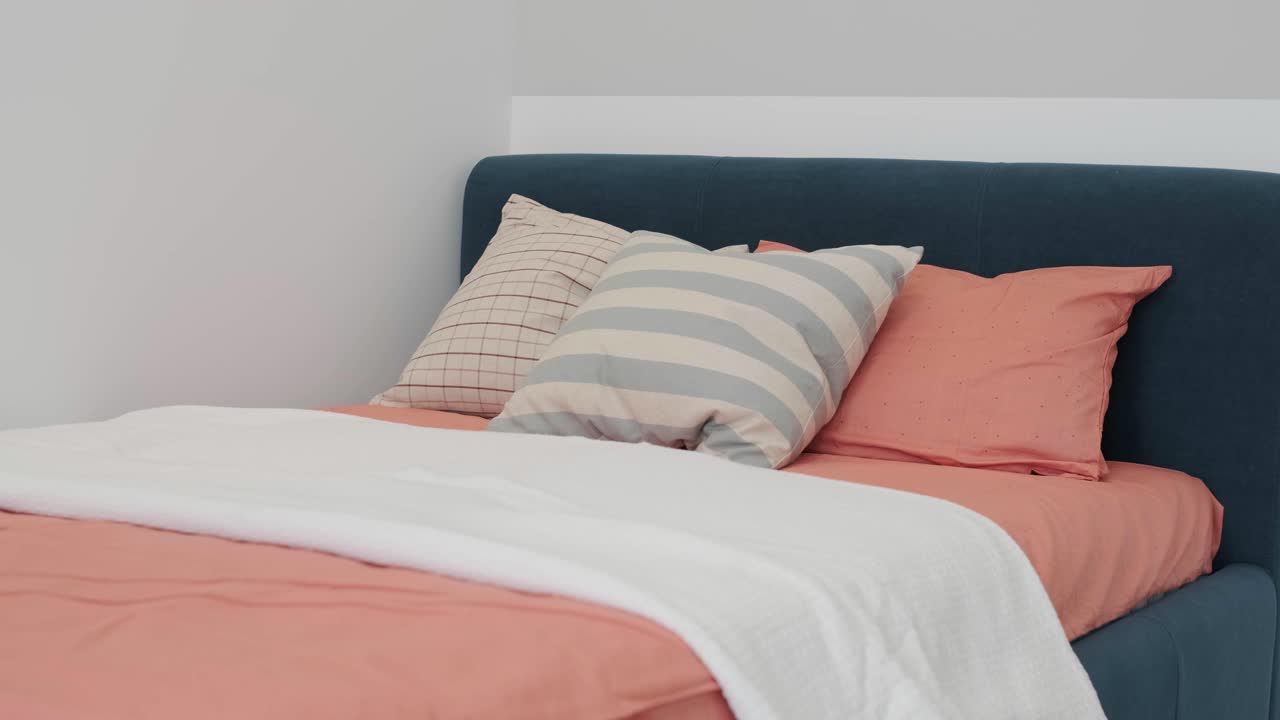 아파트의 현대적인 스타일리시 인테리어, 주택 인테리어를 위한 새로운 아파트 리모델링