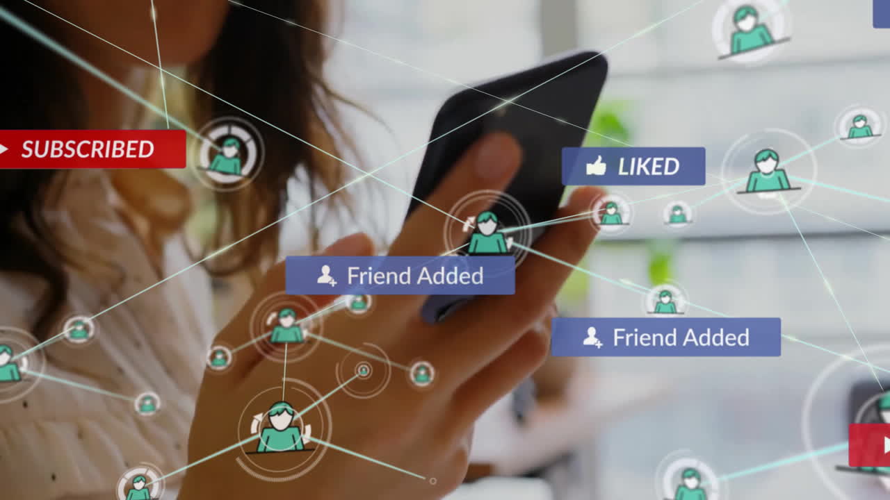 스마트폰을 사용하는 백인 사업가 여성에 대한 아이콘과의 연결 네트워크의 애니메이션