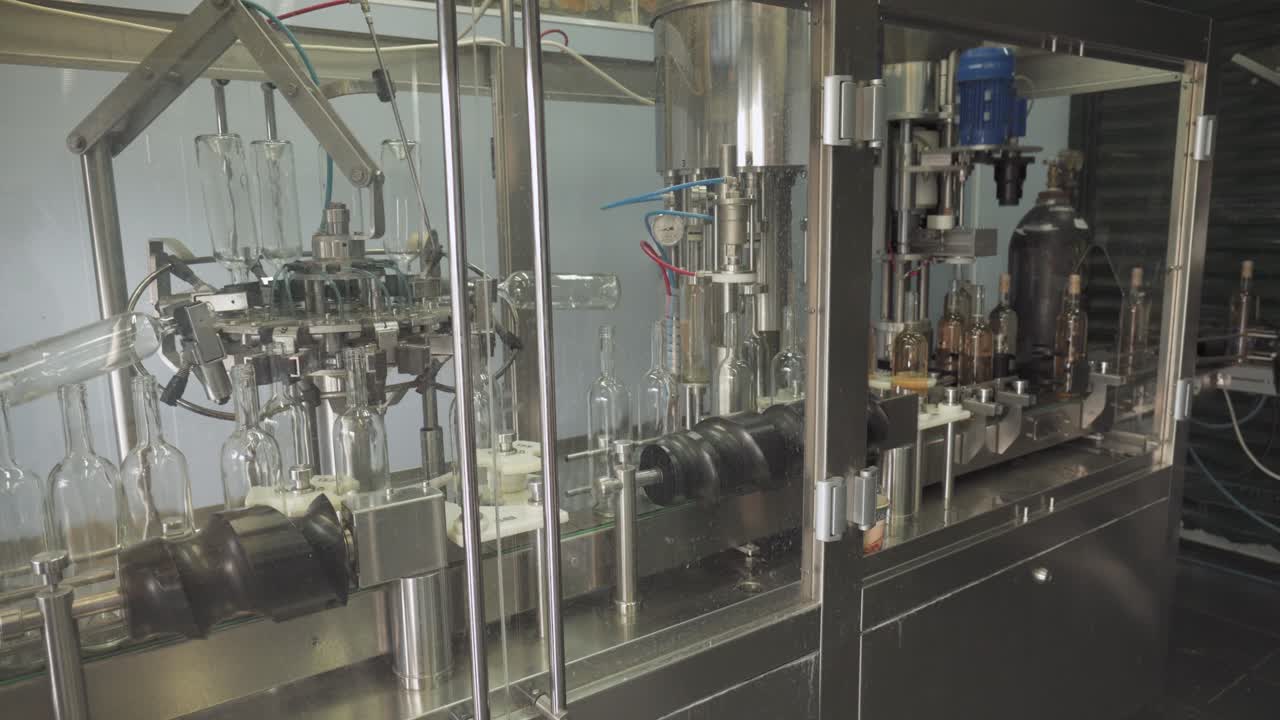 Rose Wine Bottling Production Line - Nitrogen Sparging, Filling, And Corking Machines In Row