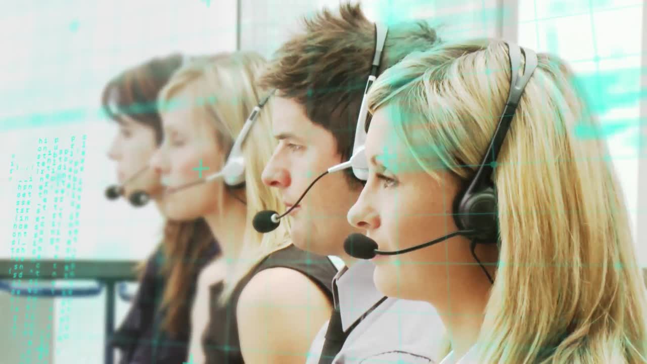 전화 헤드 ⁇ 을 사용하는 비즈니스 사람들에 대한 데이터 처리 애니메이션