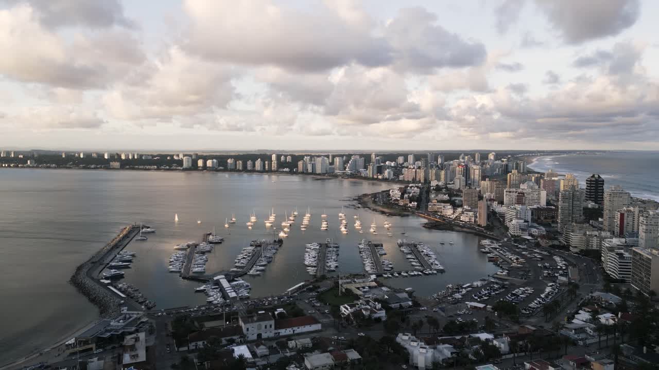 ⁇ 타 델 에스테 우루과이 의 항공 도시 풍경 럭셔리 리조트 마천루 현대 건물