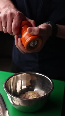 la carne de condimento del chef