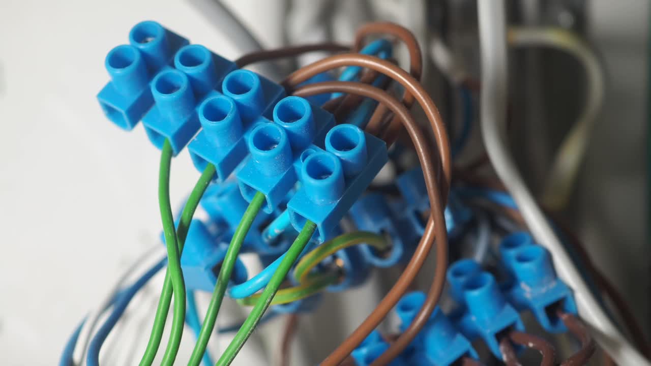 Electrical wiring with terminal blocks