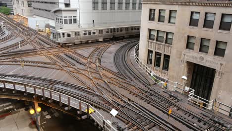 elevated metro in chicago loop financial district