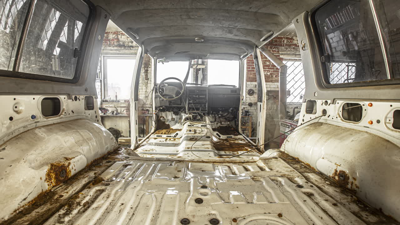 벗겨진 차량 조립의 동작 흐림 시간 경과