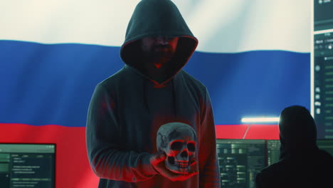 Russische-Hacker-Erschaffen-Dark-Web-Maniac-Cybercrime-In-Einem-Kontrollraum