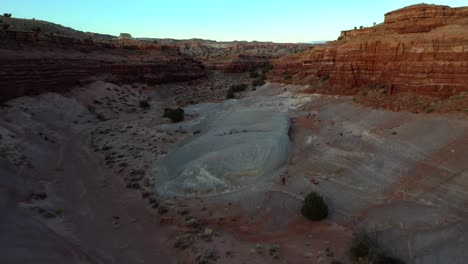 Aerial-landscape-view-of-rock-formations-in-vermillion-cliffs,-utah