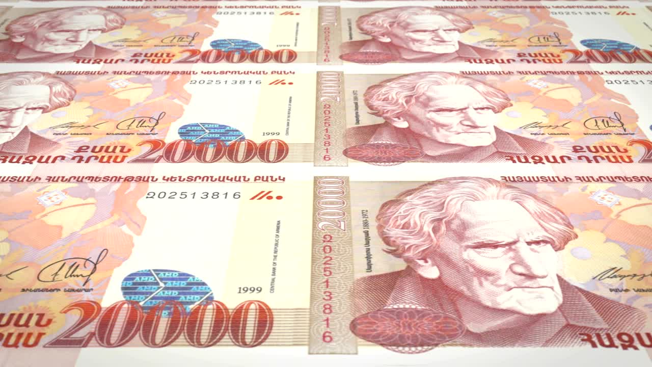 billetes de veinte mil drams armenios de armenia rodando, dinero en efectivo