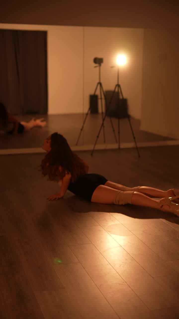 выступление современного танца в студии