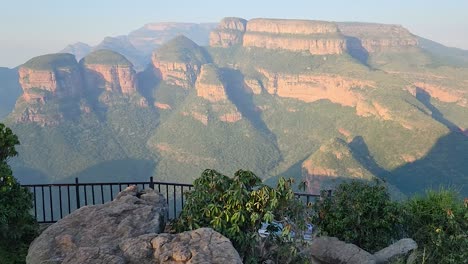 Espectacular-Vista-De-Película-De-Tres-Rondavels,-Cañón-Blyde,-Sudáfrica