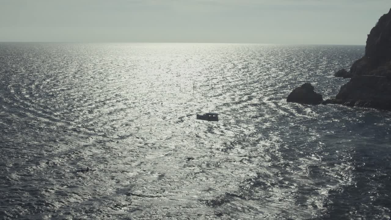 배 를 타고 있는 바다 장면