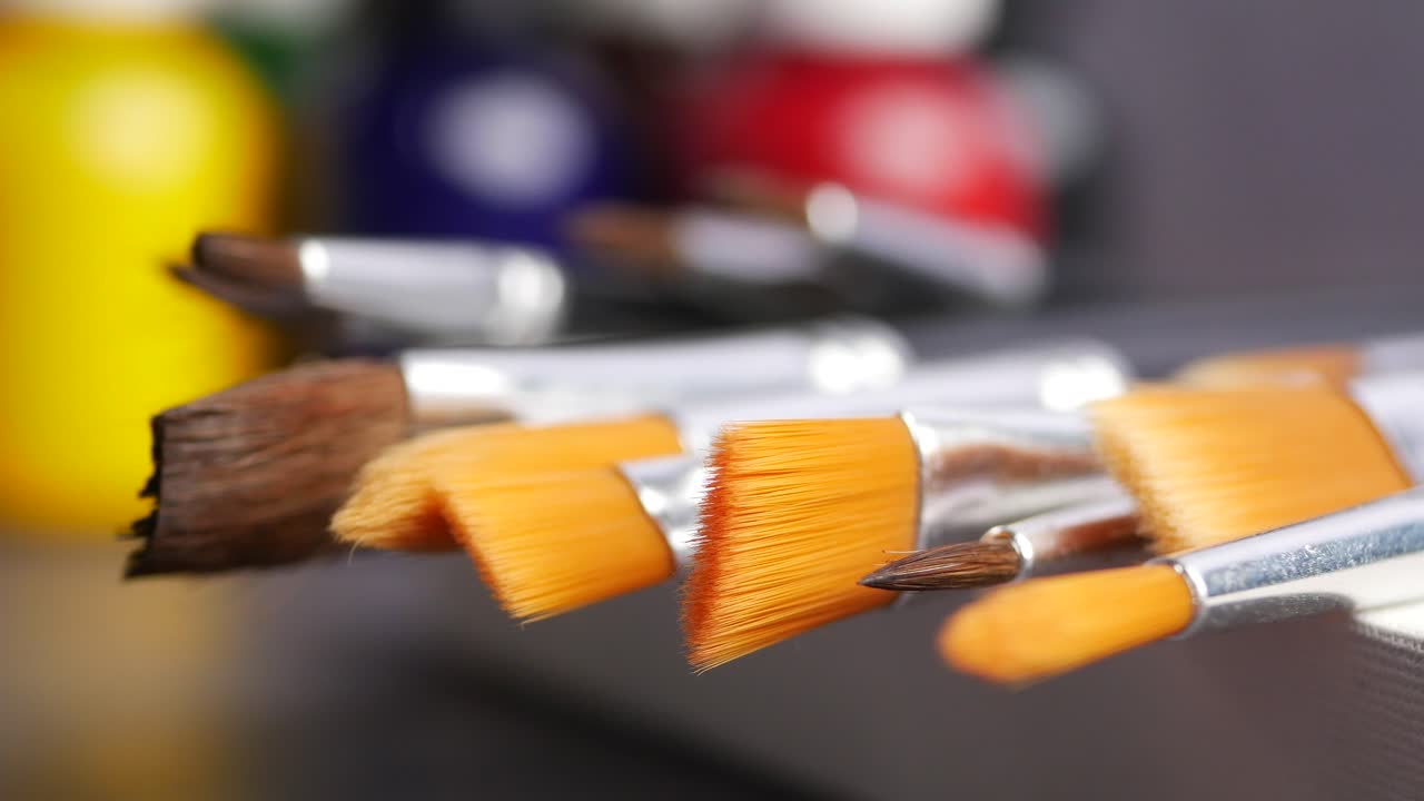 페인트 브러시 및 미술 용품