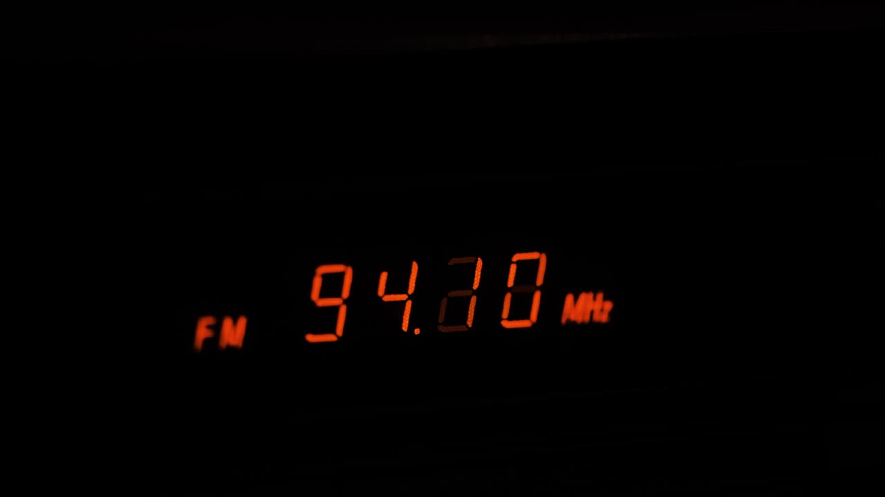 Display of a digital FM radio tuner