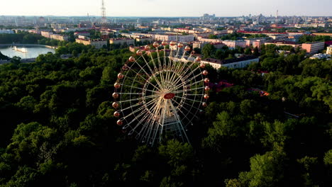 Aerial-view-of-ferris-wheel