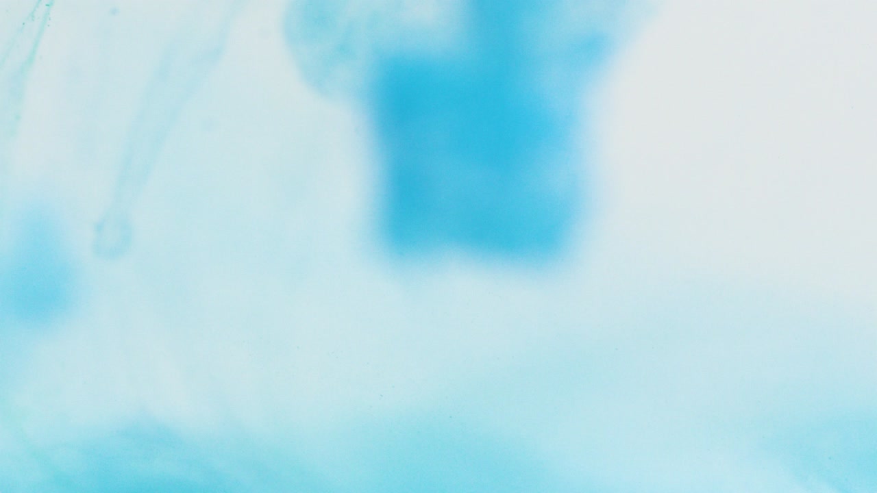 물 속의 파란색 잉크