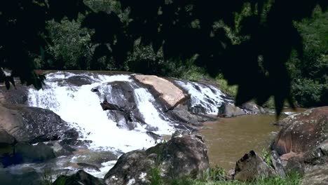 Schöner-Wasserfall-In-Zeitlupe-2