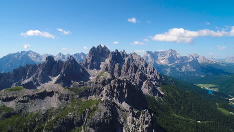 Parque-Natural-Nacional-Tre-Cime-En-Los-Alpes-Dolomitas.-Hermosa-Naturaleza-De-Italia.