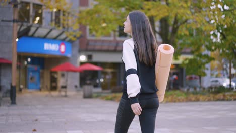 a woman heading off to her yoga session.