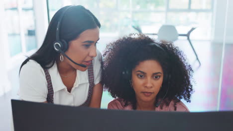 Negocios,-Mujeres-Y-Call-Center-Con-Empleado