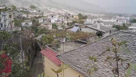 Albanien,-Gjirokaster.-Die-Erbestadt