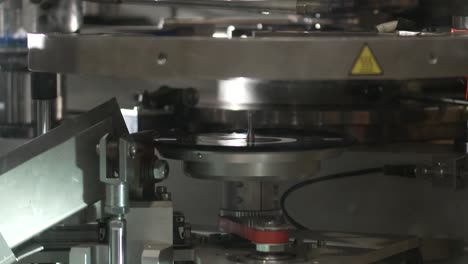 maquinaria melódica: detrás de las escenas del prensado de vinilo