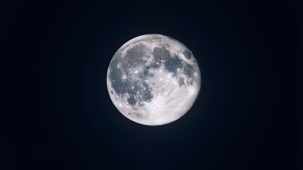 Lua cheia detalhada contra um céu noturno escuro