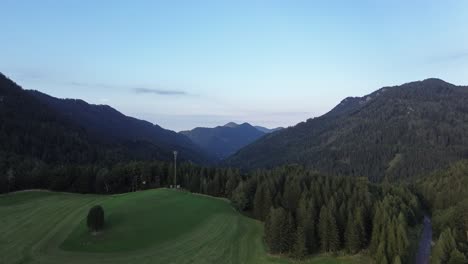 Niederösterreichischer-Schwarzwald-Nahe-Dem-Semmering,-Gefilmt-Mit-Drohne-Von-Oben-In-4k-An-Einem-Sommertag