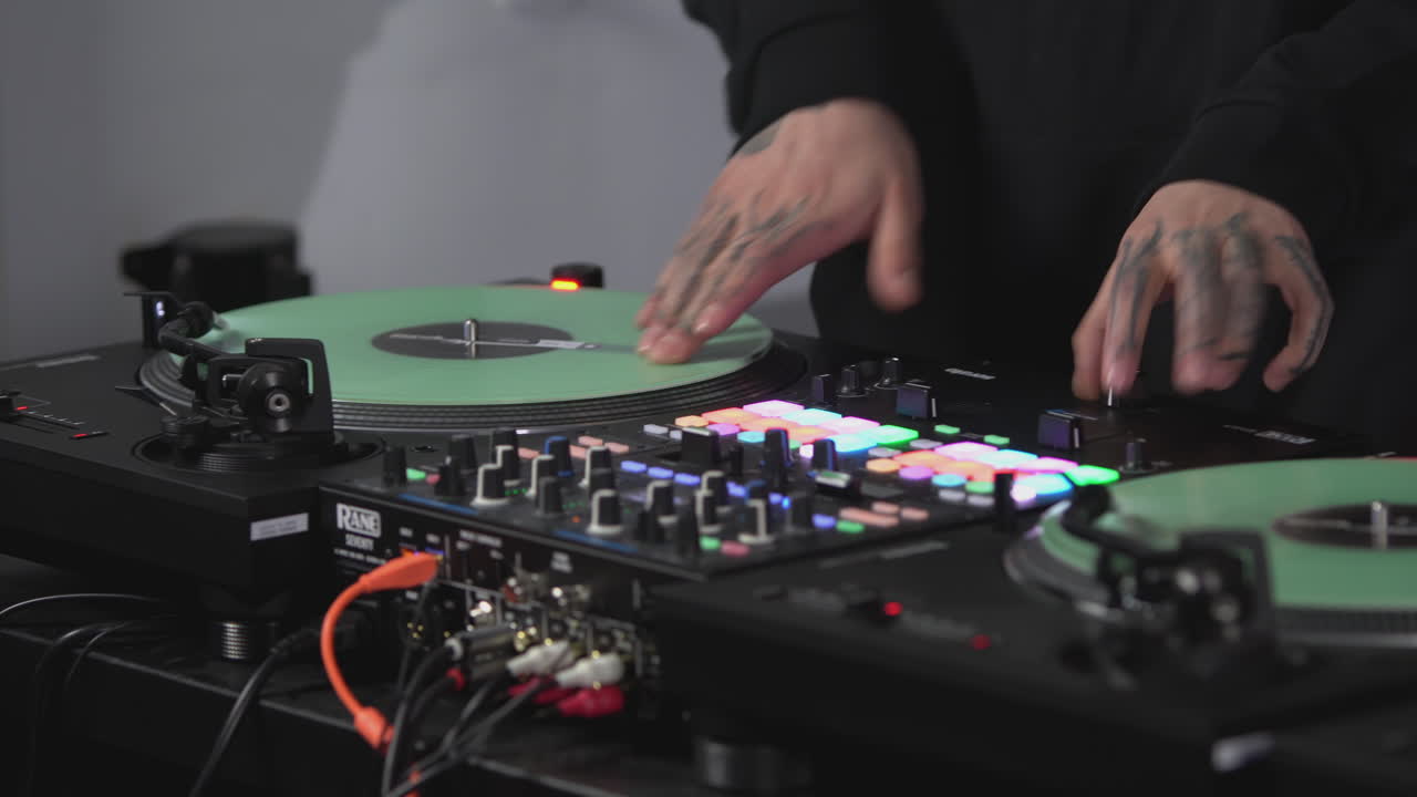 el rendimiento de dj