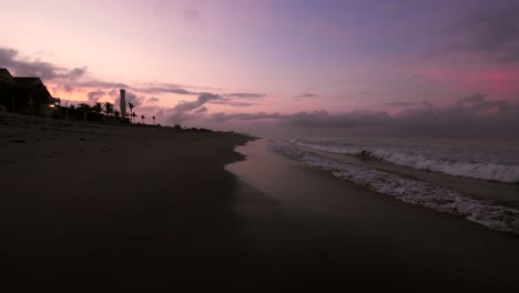 Amanecer-En-La-Playa-De-Berewa-En-Canggu,-Bali.