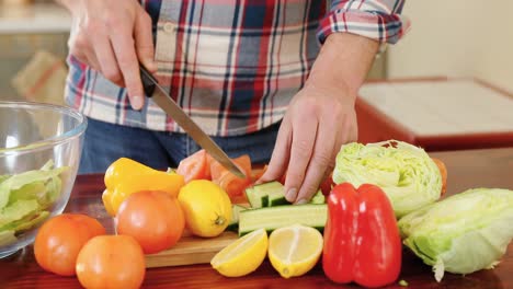 Man-cutting-vegetables-in-kitchen-at-home-4k