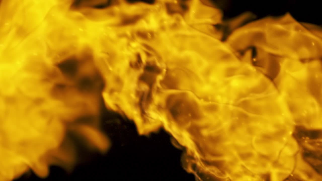 경외심을 불러일으키는 동력적인 불구가 느린 동작으로 화면을 우아하게 통과하는 장면