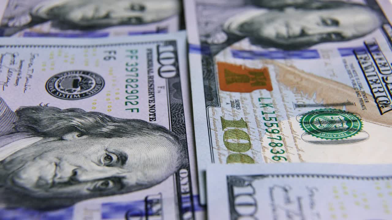 billetes de dólar estadounidense, dinero de papel, moneda de tasa de cambio. billetes de efectivo. el concepto de finanzas e inversión. cien dólares estadounidenses. economía empresarial