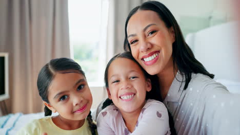 Selfie,-face-and-mother-with-children-in-bedroom