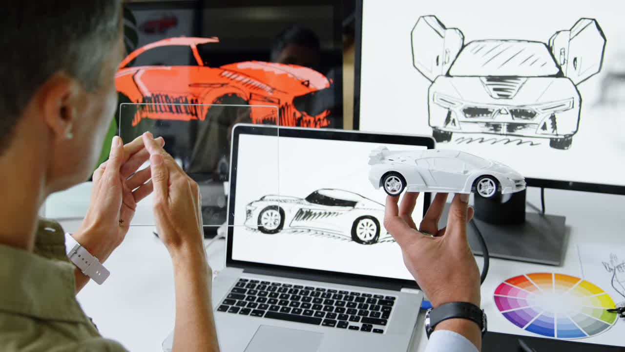 4k 책상 에서 일 하는 자동차 디자이너 들