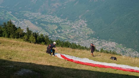 paragliding preparation in the mountains