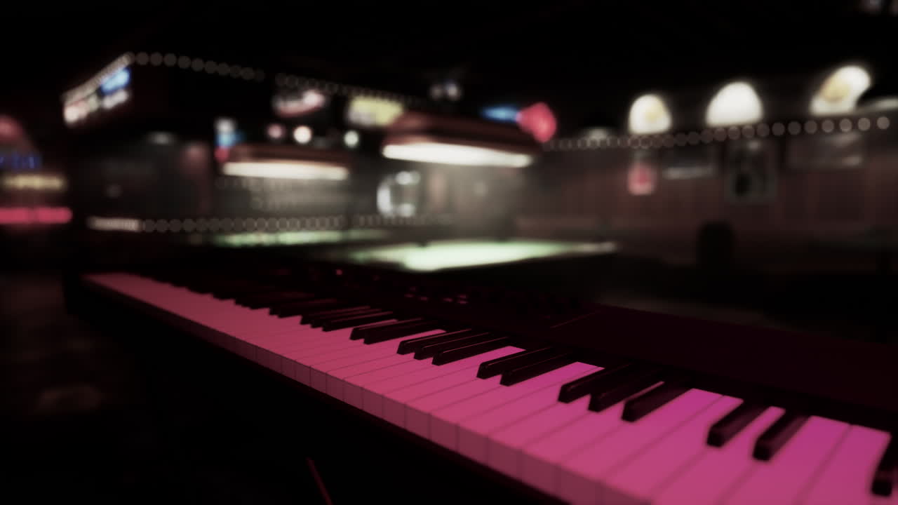 어두운 나이트클럽의 피아노