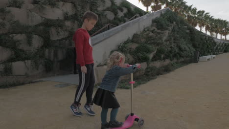 Brother-and-sister-having-active-leisure-in-the-park