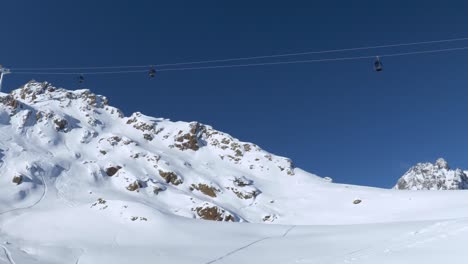 Remontes-En-Lo-Alto-De-Las-Montañas-Nevadas-En-Kaunertal,-Invierno-En-Austria---Vista-Panorámica